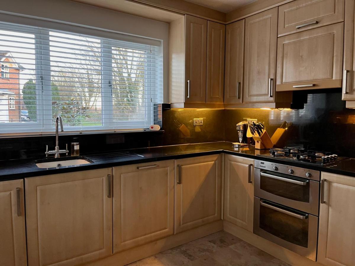 Stunning Beverley Bungalow W Fireplace, Private Parking, And Garden Kültér fotó