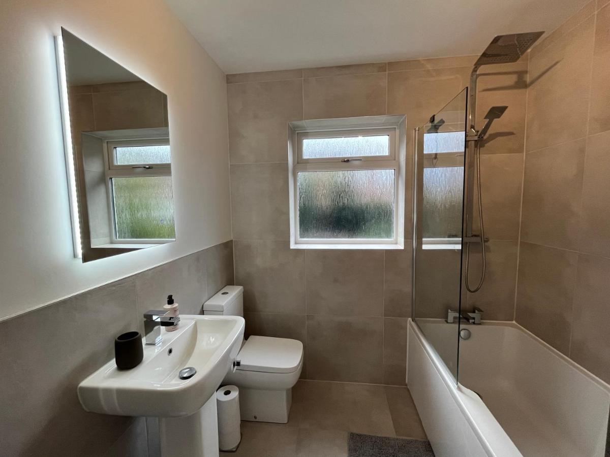 Stunning Beverley Bungalow W Fireplace, Private Parking, And Garden Kültér fotó