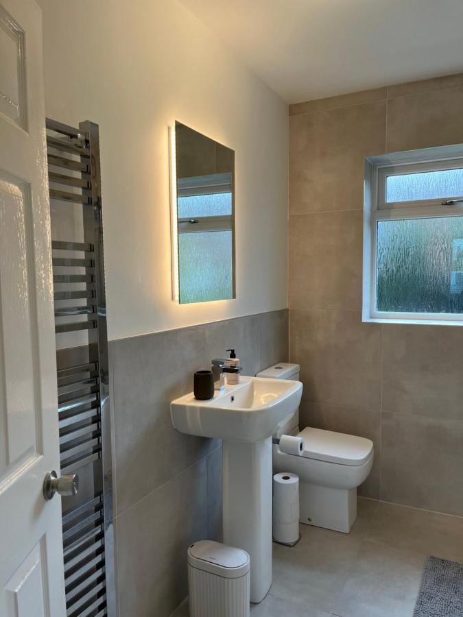 Stunning Beverley Bungalow W Fireplace, Private Parking, And Garden Kültér fotó