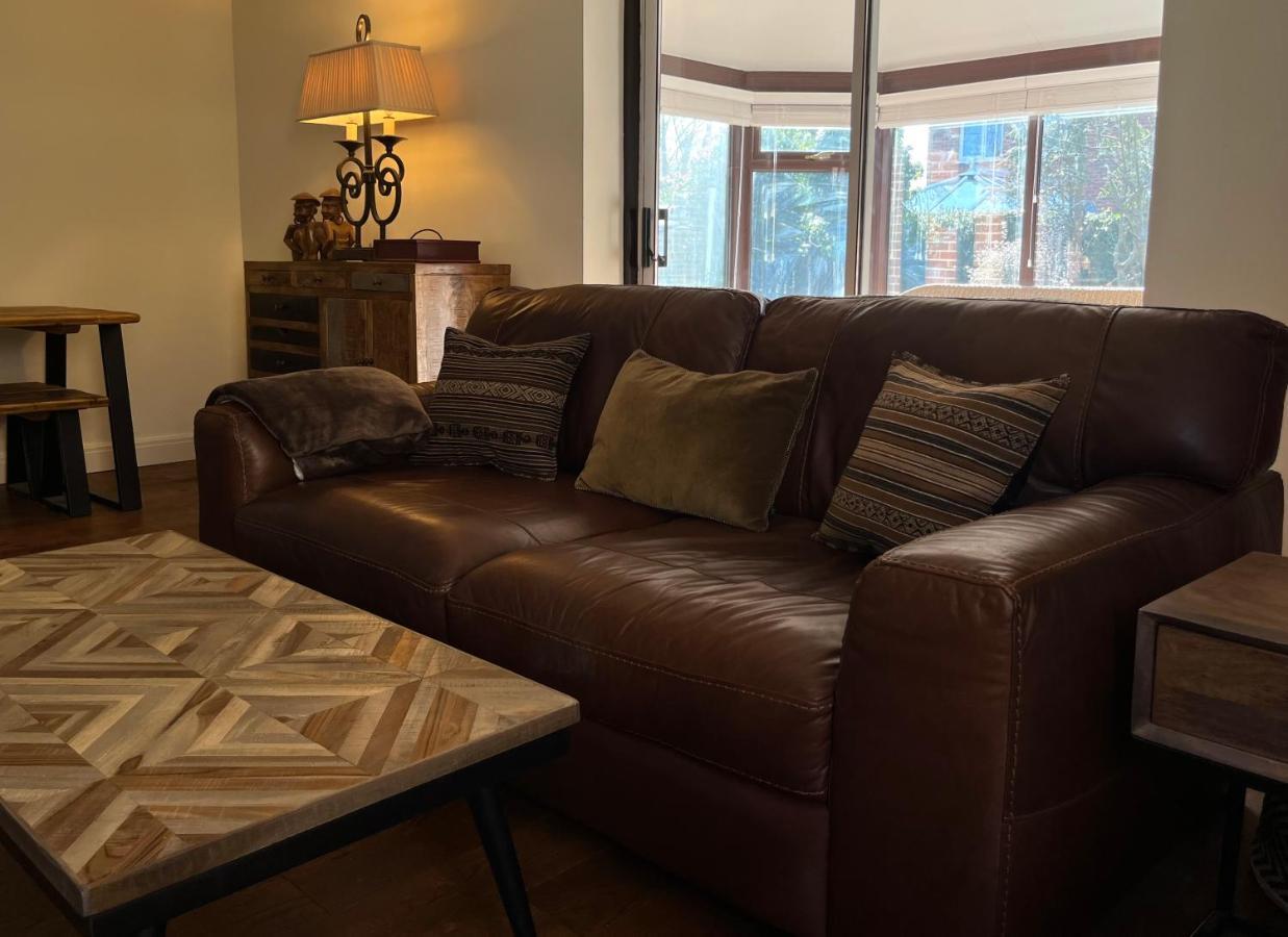 Stunning Beverley Bungalow W Fireplace, Private Parking, And Garden Kültér fotó