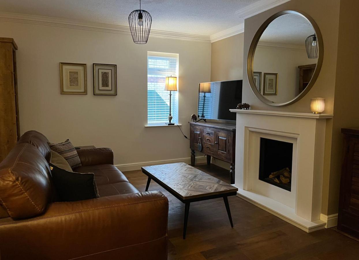 Stunning Beverley Bungalow W Fireplace, Private Parking, And Garden Kültér fotó