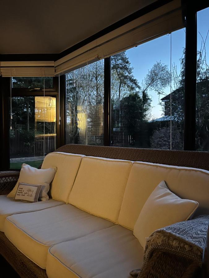 Stunning Beverley Bungalow W Fireplace, Private Parking, And Garden Kültér fotó